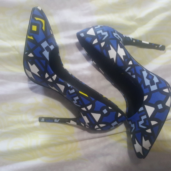 Shoes - Picture 8 of 9